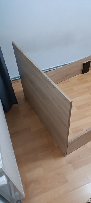 Vând urgent pat cu saltea 90/200 cm