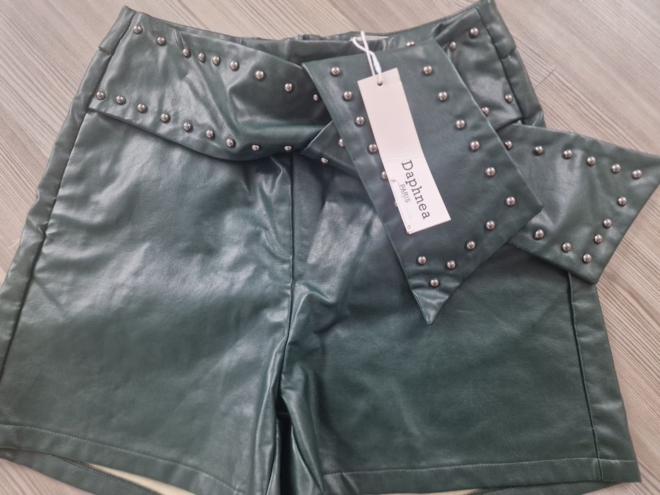 Pantaloni scurti imitatie piele