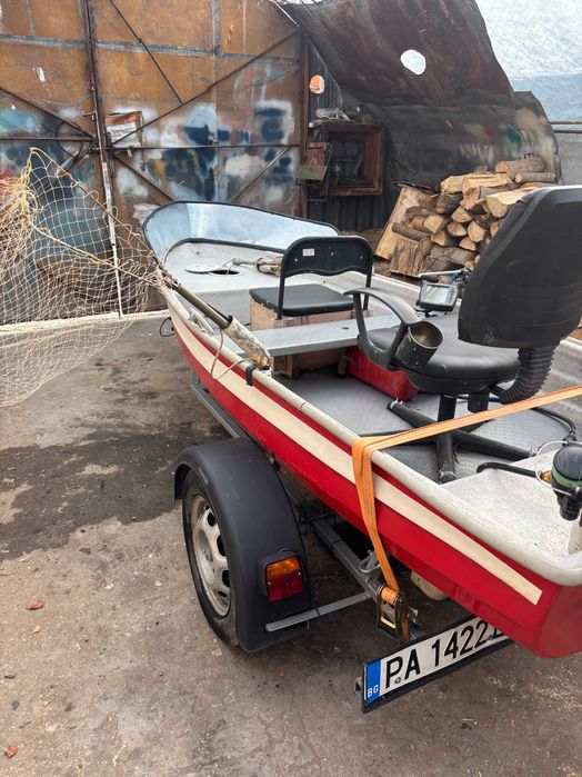 Продавам лодка сепия 2 тутраканка напълно оборудвана