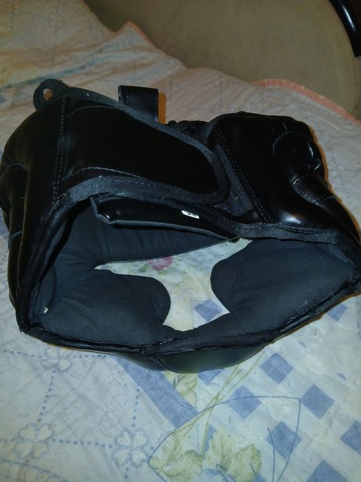 Комлект боксера (перчатки, шлем)