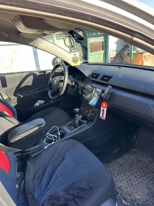 Masina de vanzare in stare buna,are mici defecte la caroserie