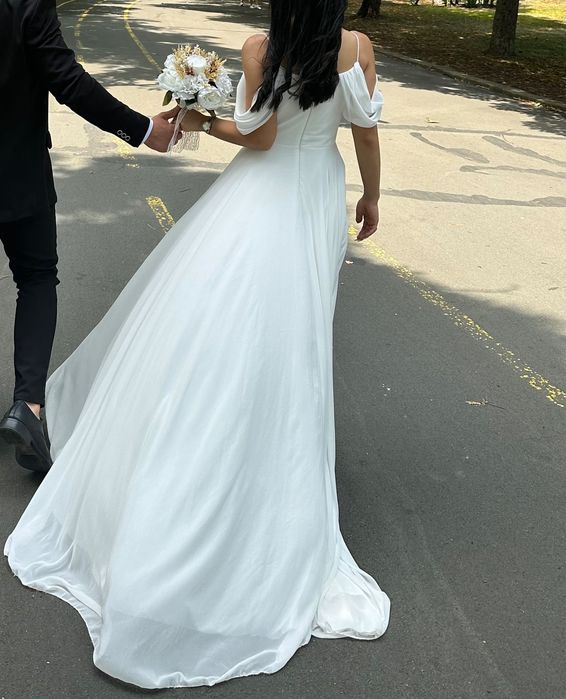 Официална бяла рокля