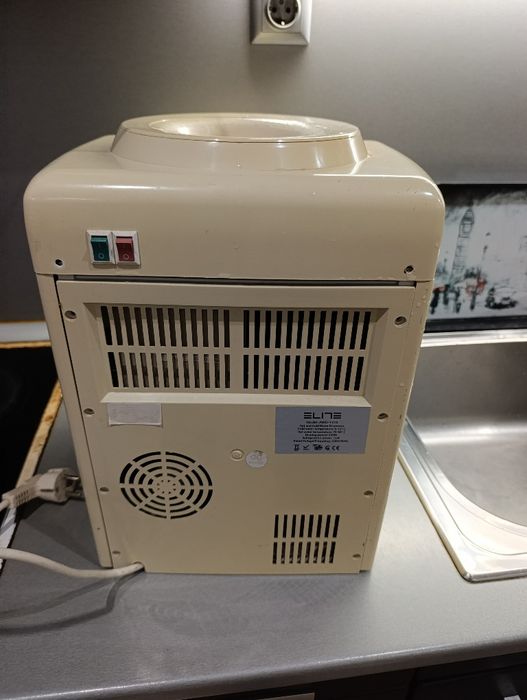 Диспенсър за вода