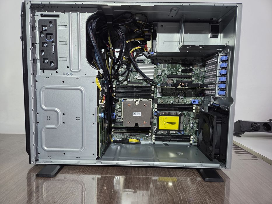 Server DELL T440 1 CPU x Intel Xeon Silver 4112 2.6 GHz 16 GB RAM DDR4