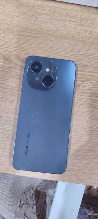 Продам смартфон Tecno spark go 1