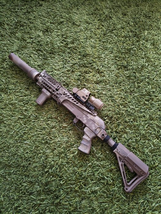 Replică Airsoft + cutie transport