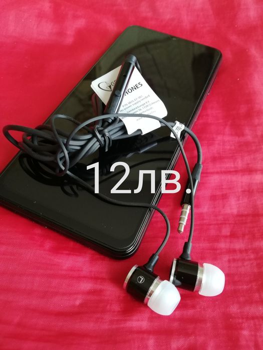 Оригинални стерео слушалки за телефон с микрофон. Нови. Тапи в ухо
