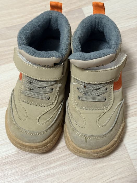 Продам осение ботинки