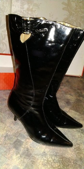 Полусапожки Кожаные лаковые р. 39