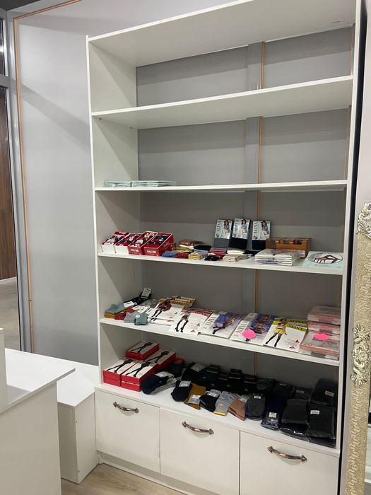 Шкафы и стойка для бутика