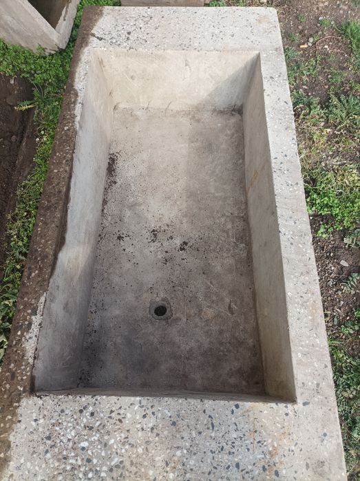 Циментово корито за чешма