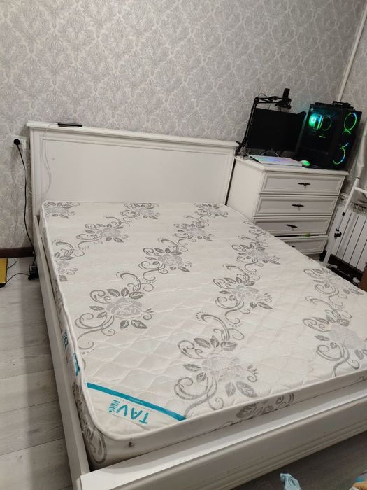 Кровать двуспальная