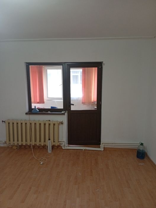 Vând ap.2 cam semi decomandat Unirii Sud