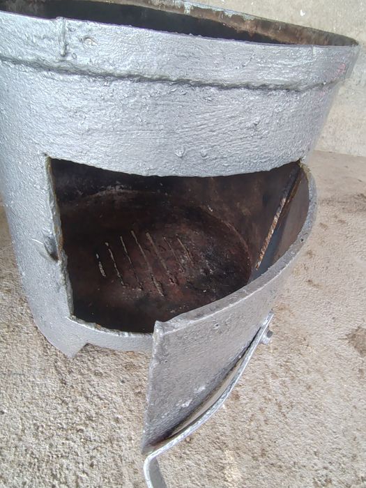 Vând boilar pe lemne