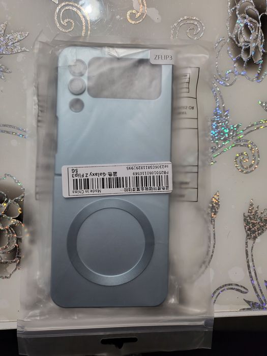 Нов Кейс  за ZFLIP3