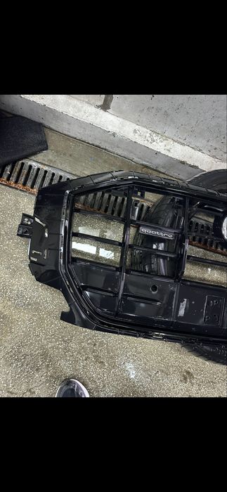 Audi Q8 предна маска ОЕ