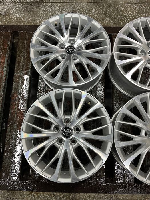 Toyota камри r17
