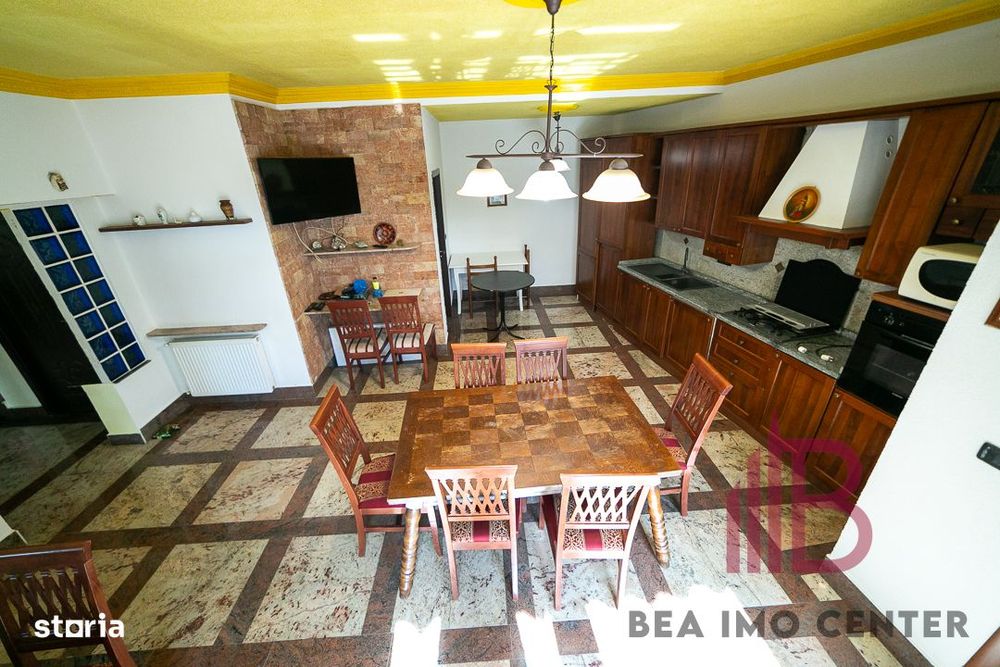 Casa 4 dormitoare, 2 saloane de zi ,3 băi,  ultracentral!