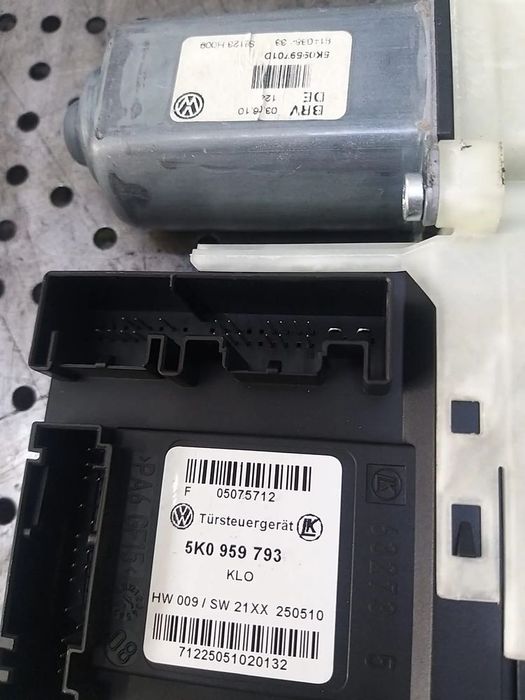 Motoras macara stanga fata vw golf 6 5k scurt 964968101 7746021001 5k0959793 5k0959701d