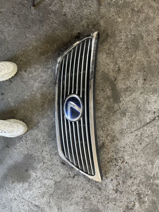 Решотка радиатора lexus Ls600/460