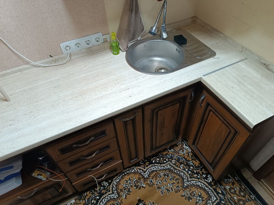 Продам кухонный гарнитур дерево