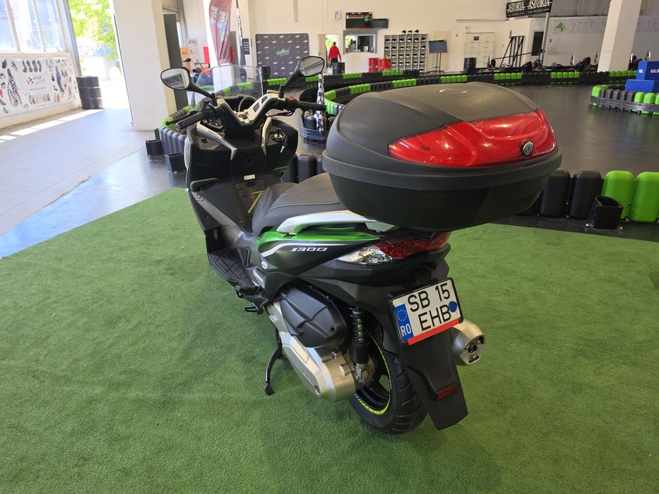 Kawasaki J300 Maxi Scooter