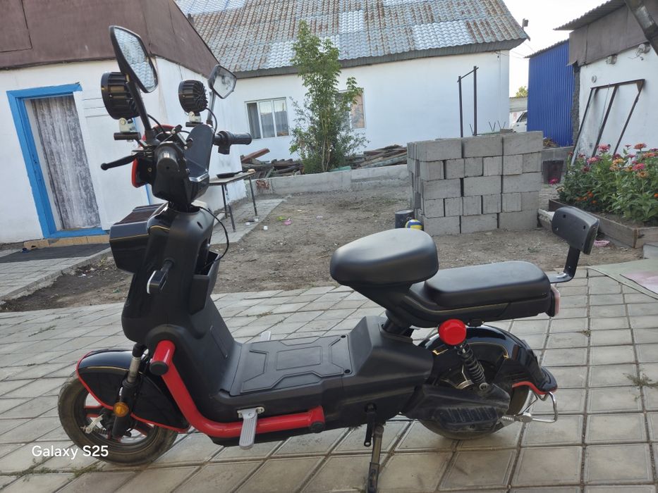 Продаю скутер танк 108