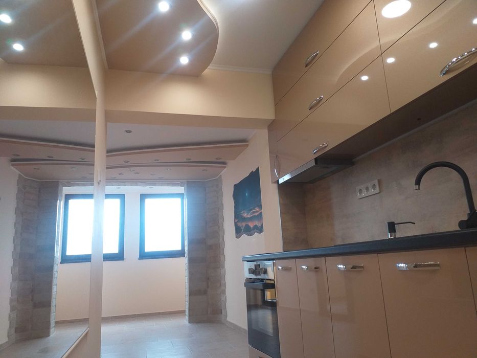 Продава се Офис в Варна, Базар Левски - 120 кв.м за 2500 €/кв.м - Снимка #5