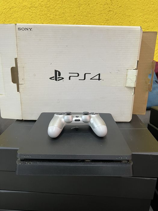 Playstation 4 slim