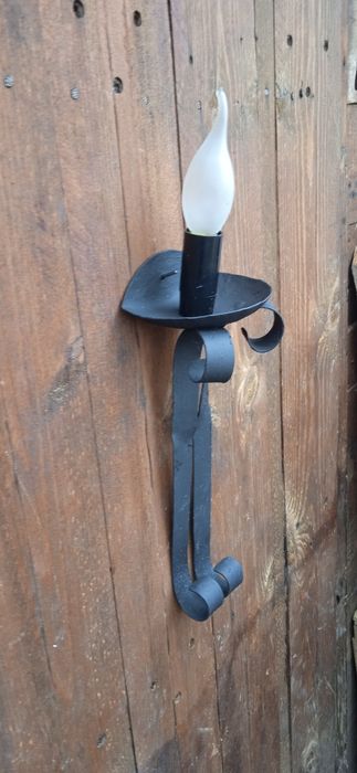 Нов Аплик за стена