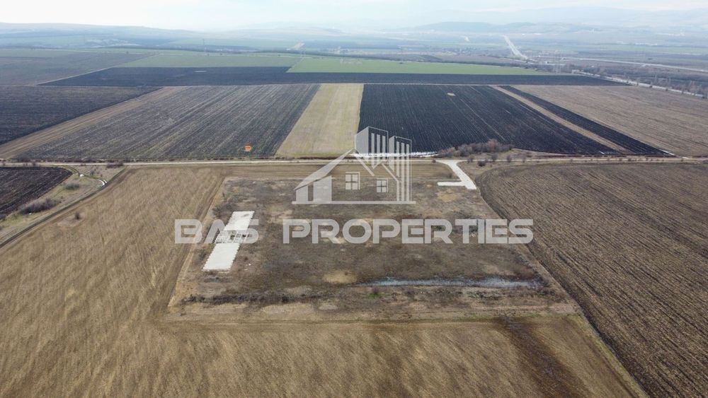 Парцел за промишлено строителство в София, област-с.Хераково площ 270