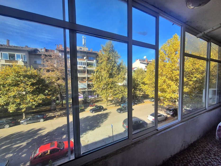 Апартамент в центъра на гр. Левски, с гараж .