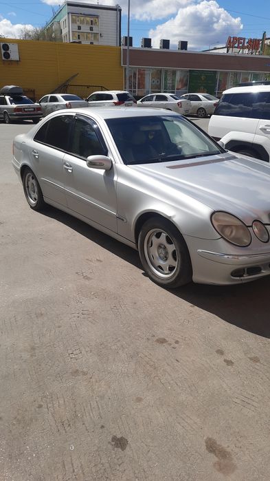 Мерседес     211