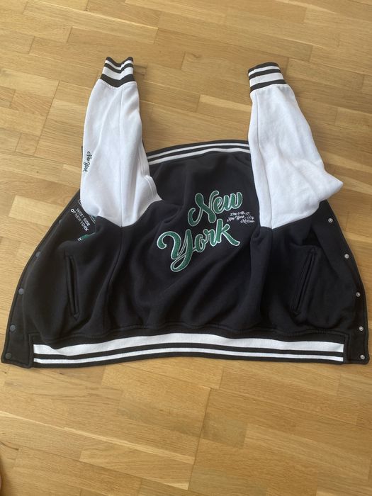 Vând jacketă  New York,Zara ( mărimea 9,10 ani,1,40 )