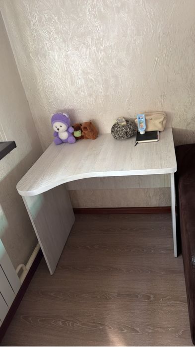 Стол, парта состояние отличное