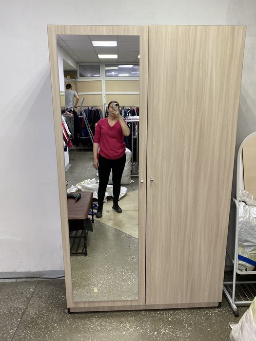 Продам шкаф с зеркалом