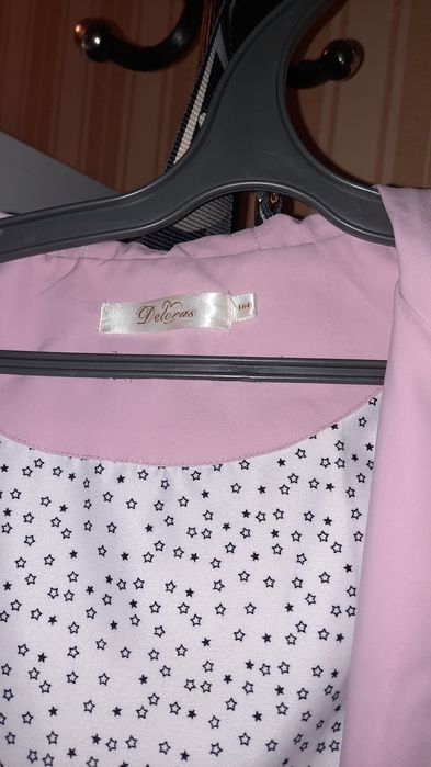 Продается плащ ветровка на девочку