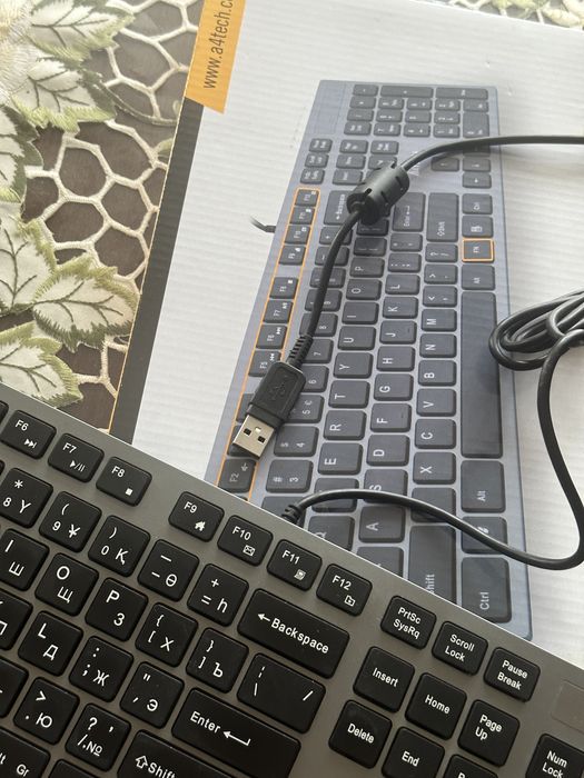 Продам клавиатуру