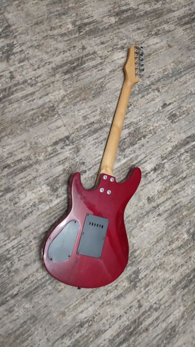 Электрогитара Ashton со встроенным тюнером