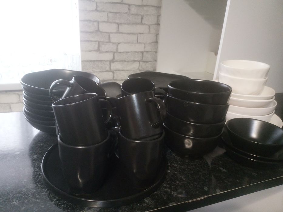 Посуда черный и белый