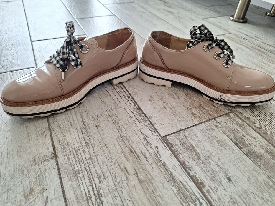 Vând papuci Zara, măr 38, roz pal, de lac