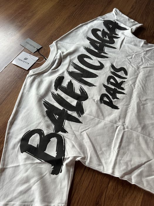 Мъжка,памучна,бяла тениска Balenciaga с голяма щампа на гърба