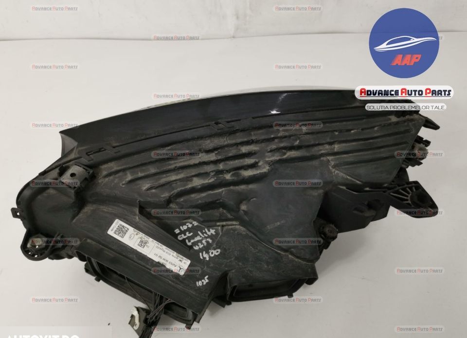 Фар дясна страна с пълен LED и оригинален LHP в добро състояние Мерцед