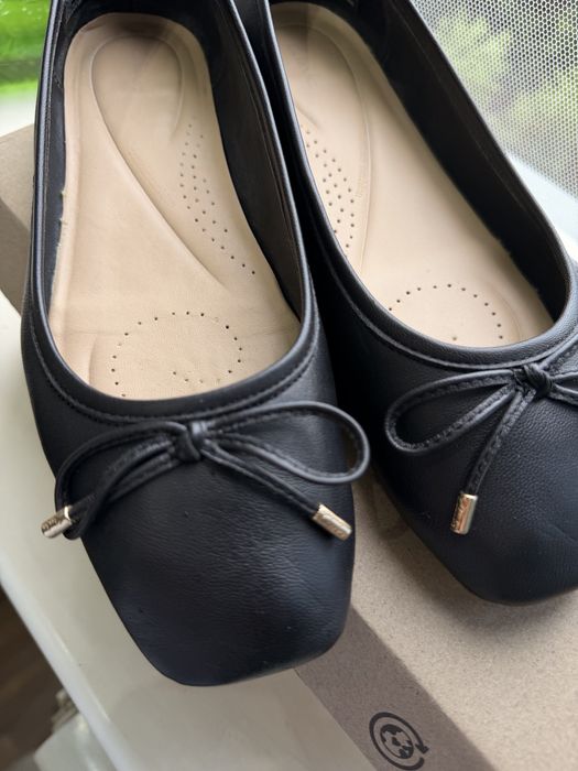 Продам кожаные балетки Clarks 38-39 размера
