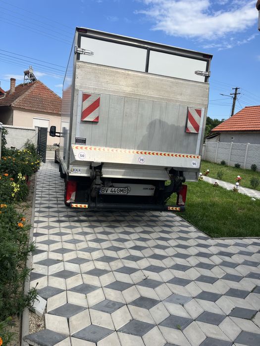 Mercedes 515 cub frigo cu lift