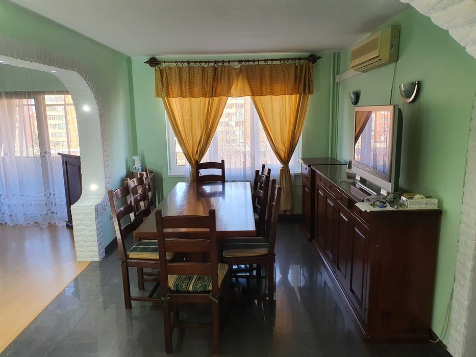 Inchiriez Apartament 3 camere zona Rogerius