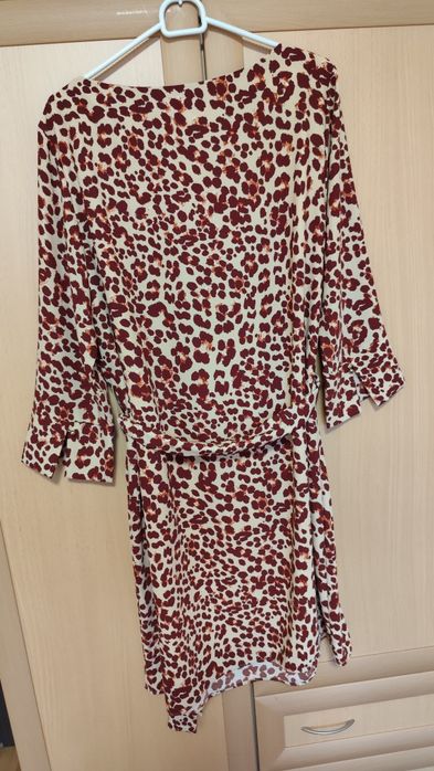 Рокля с права кройка H&M
