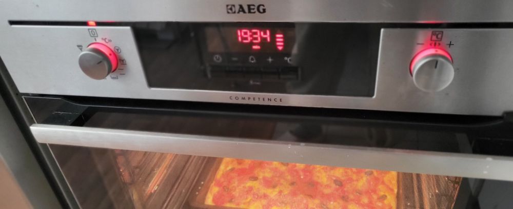 Фурна за вграждане AEG