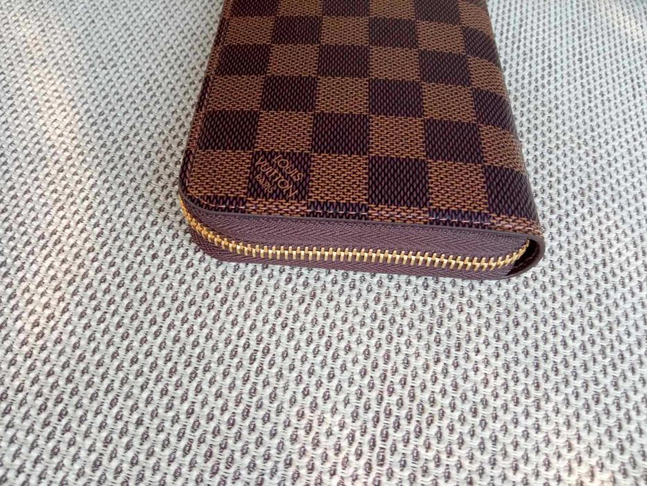 LOUIS VUITTON Дамскo портмоне с цип кафяво