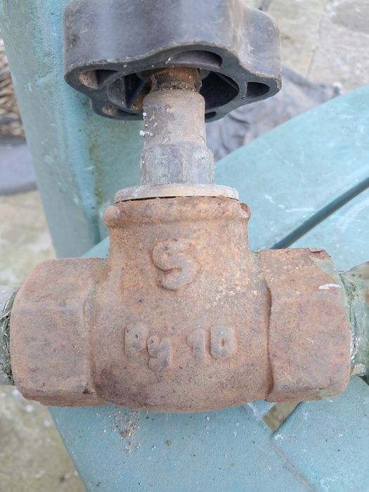 Кранове стари но работещи